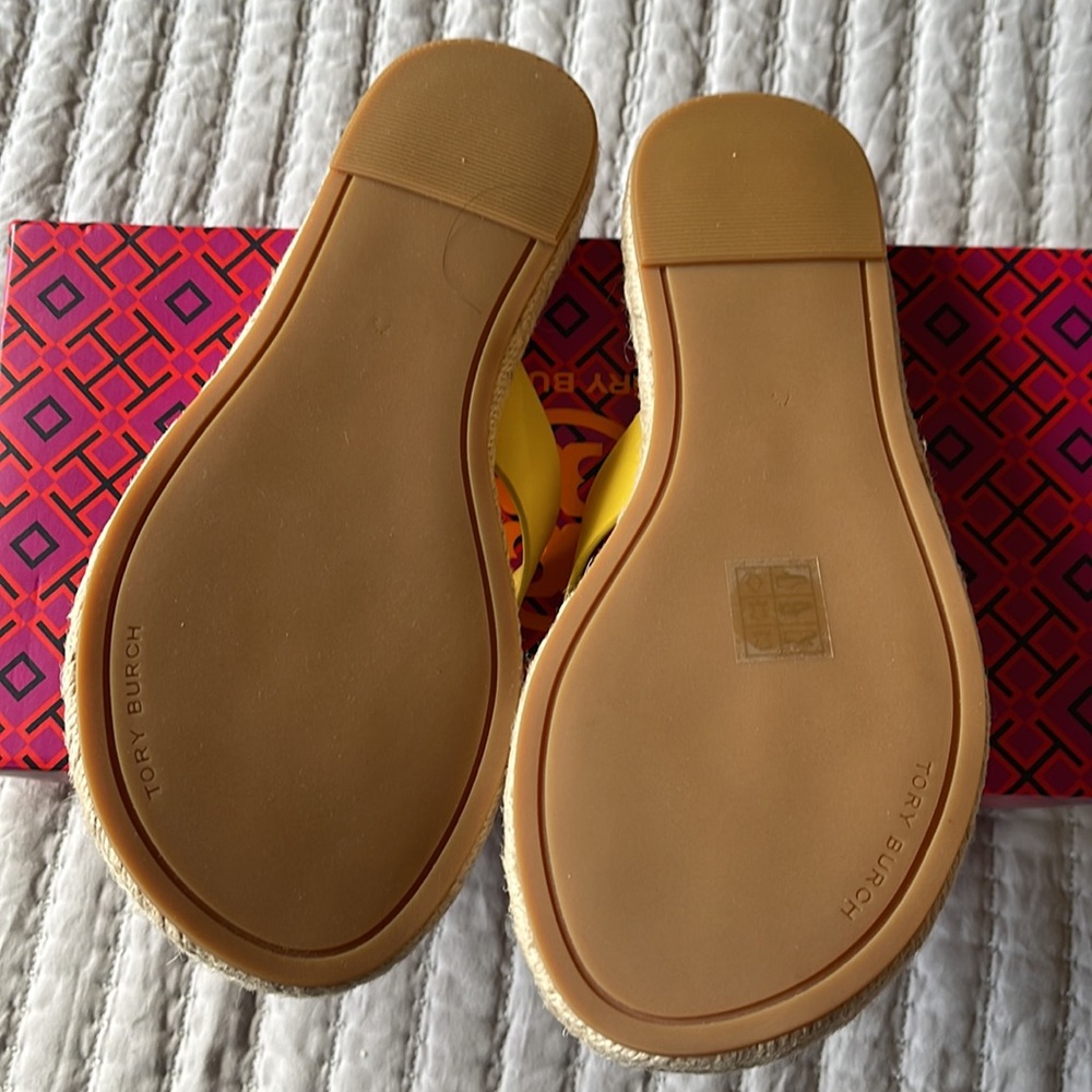 Quilted yellow espadrilles - Picture 2 of 4